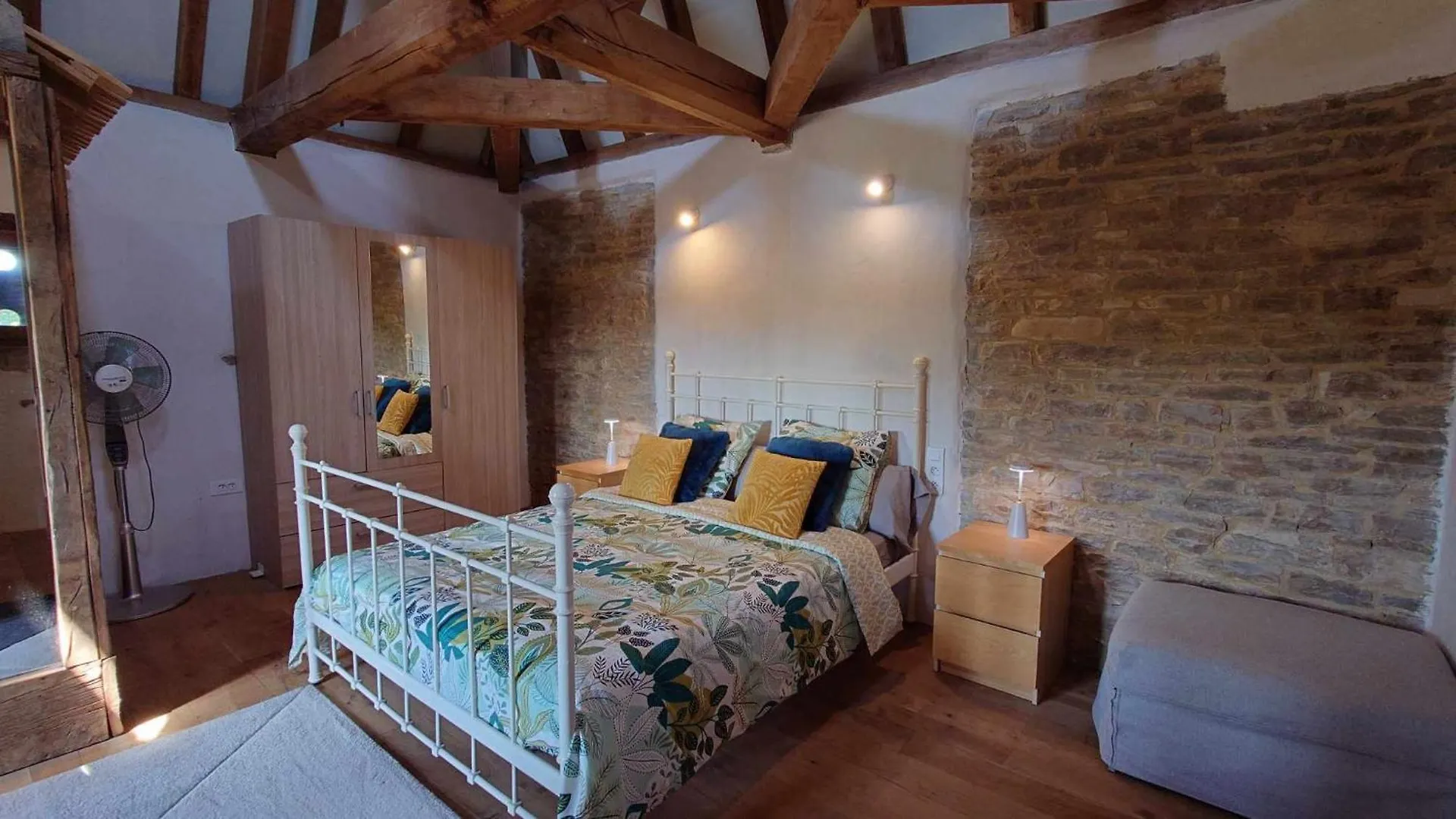 Holiday home Atypique Maison De Charme Parisot